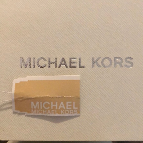 WATCH - Picture 2 of 3